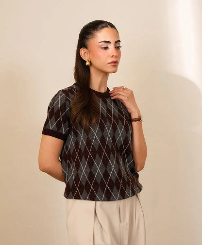 Fitted argyle knit top, short sleeves, dark argyle diamonds in white lines