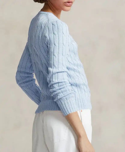 Sky blue fitted cable-knit sweater with crew neck and long sleeves