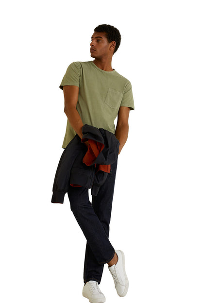 Men's khaki-green short-sleeve T-shirt with crew neck and chest pocket