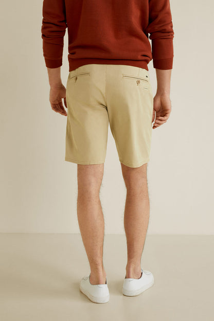 Beige knee-length shorts with back pockets and button closure