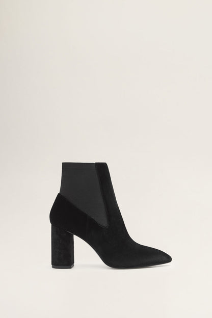 Black ankle boots with block heel and pointed toe