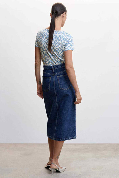 Sky blue patterned short-sleeve top, back view, crewneck and fitted silhouette