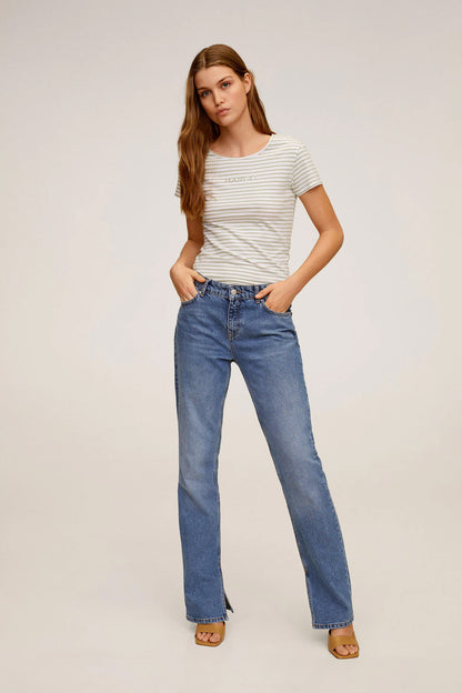 Beige-and-white striped short-sleeve T-shirt, crew neck, worn with blue jeans