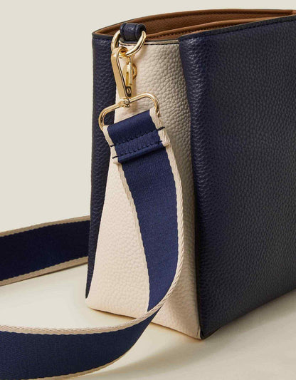 Accessorize - AK Galleria
