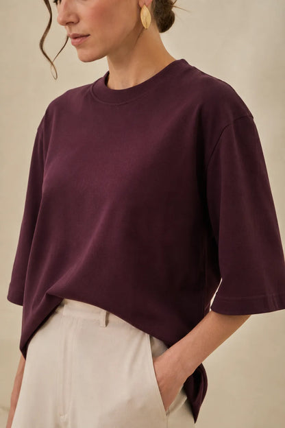 Maroon crew-neck T-shirt with elbow-length sleeves and draped hem