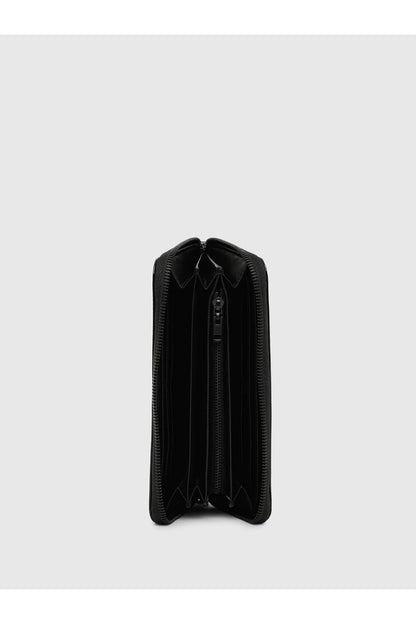 Black zip wallet with vertical seam and zipper pull tab