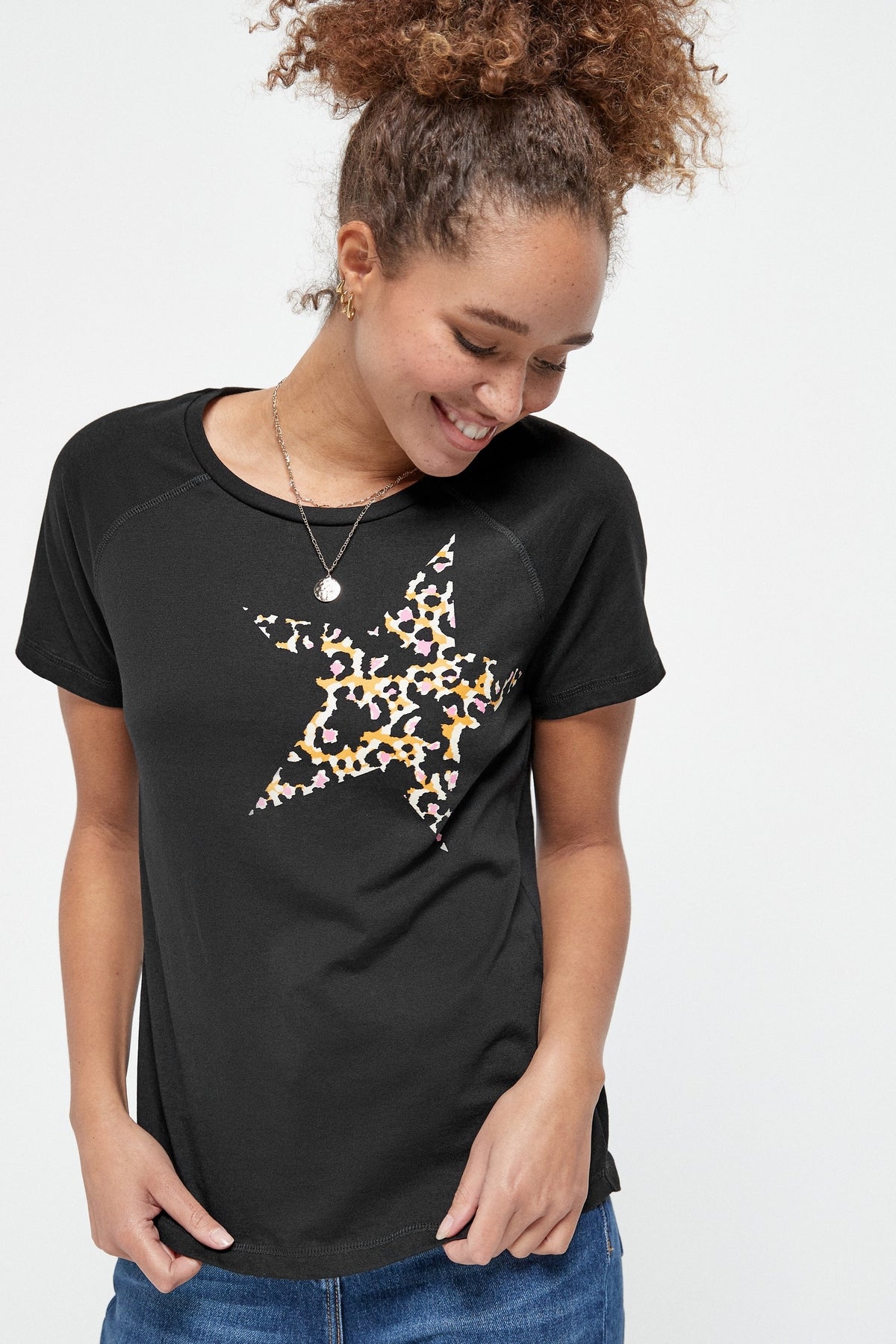 Black graphic star T-shirt with leopard-print star, short sleeves, crew neck