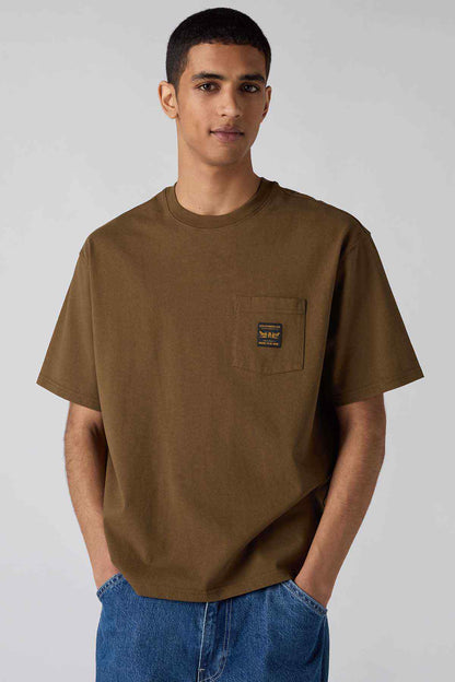 Levi's brown T-shirt with small chest logo patch, crew neck, short sleeves