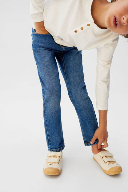 Kids' medium blue denim jeans, straight-leg fit with stitched side seams