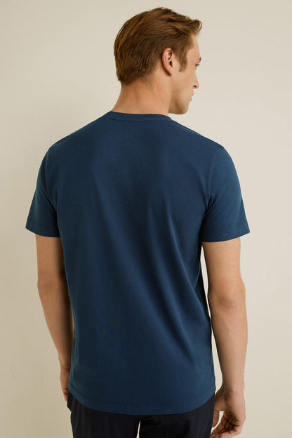 Men's dark navy T-shirt, short sleeves, back view