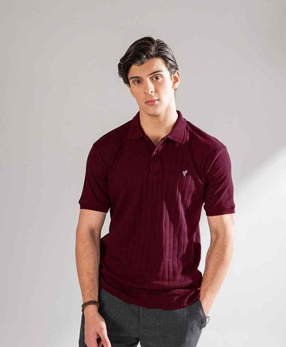 Men's maroon fitted polo shirt with chest logo, short sleeves and button collar