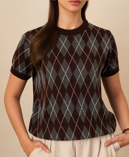 Fitted argyle knit top, short sleeves, crew neck, dark with white diamond pattern