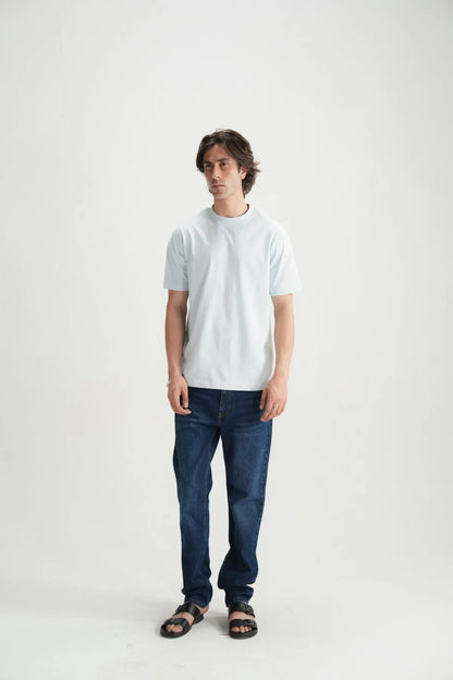 Blue crew-neck T-shirt with short sleeves and straight hem