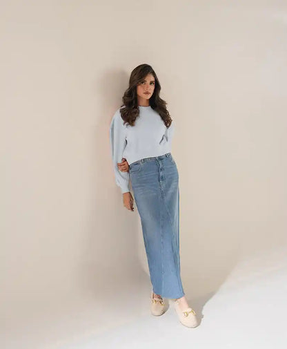 Light blue fitted sweatshirt, front view with round neckline and long sleeves