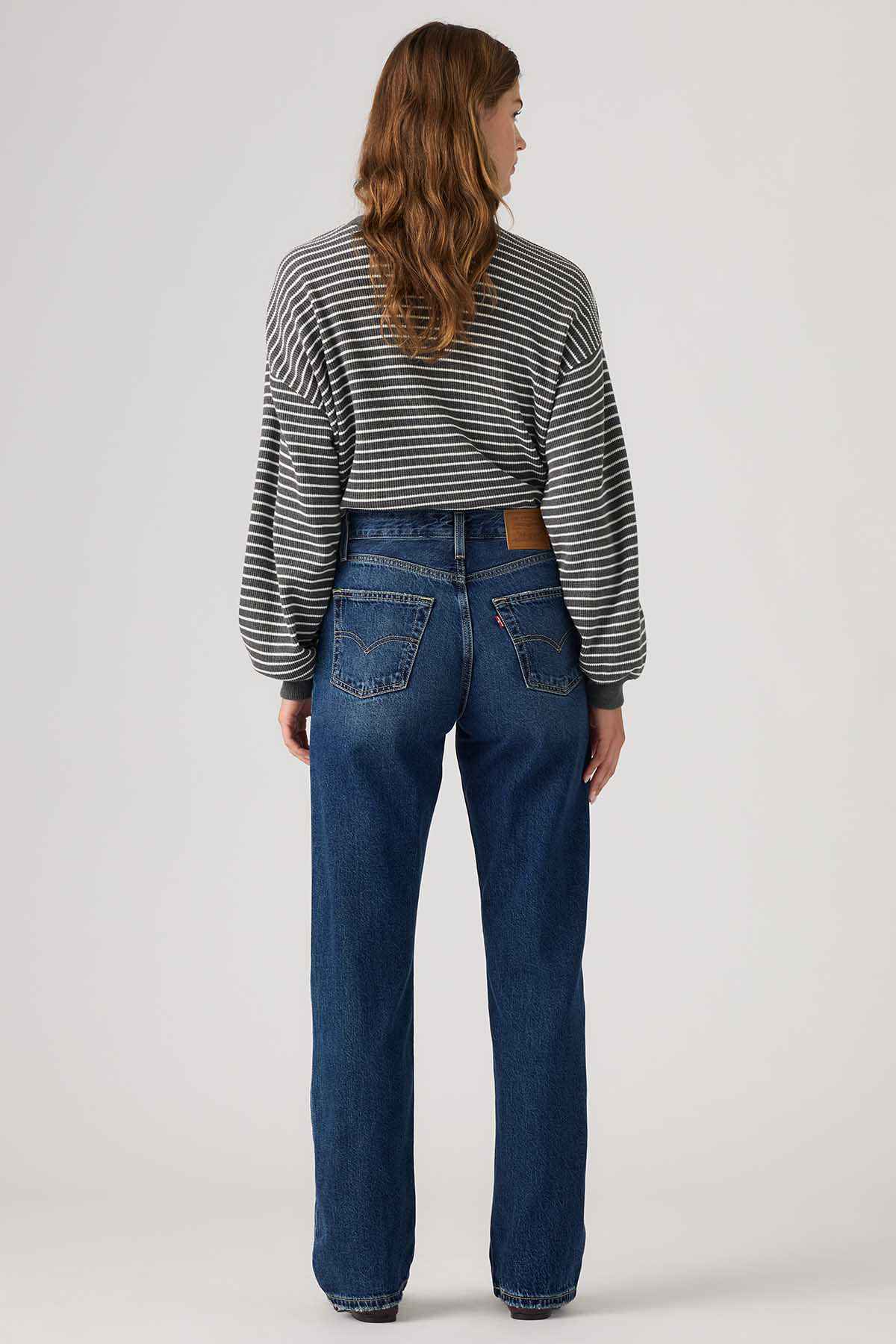 Dark indigo denim jeans with back yoke and two rear pockets