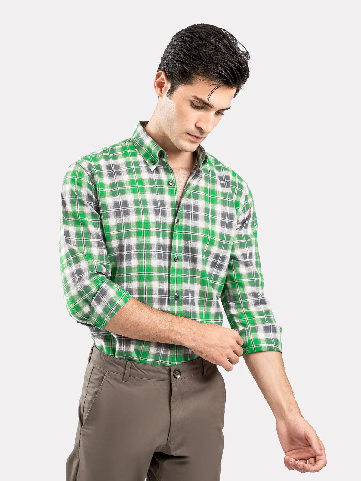 Brumano men's green plaid button-up shirt with collar and long sleeves