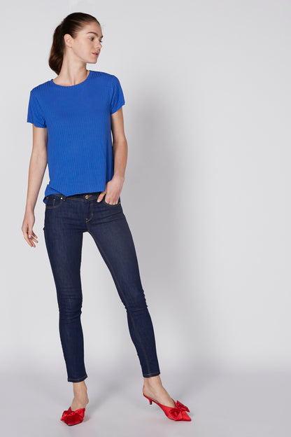 Women's blue ribbed short-sleeve T-shirt with crew neck, styled with dark jeans