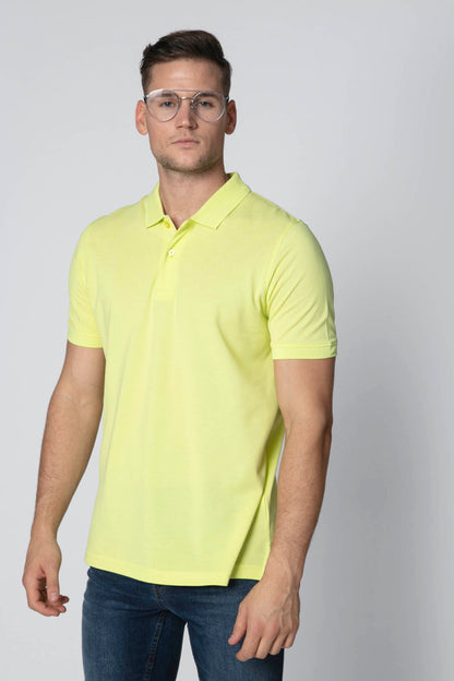 Green polo shirt with collar and short sleeves
