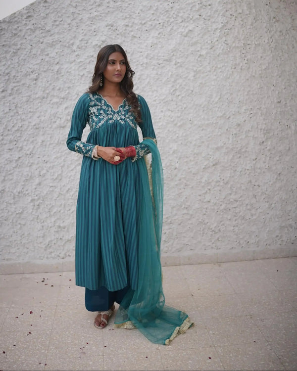 shop online 3 piece suits for women in Pakistan