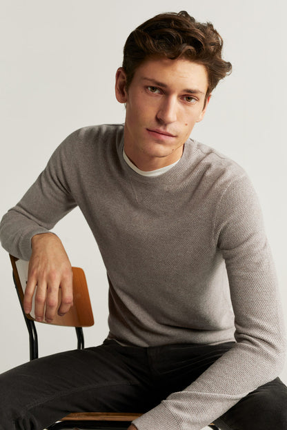 Men's knit sweater, light gray crew neck, ribbed cuffs and hem