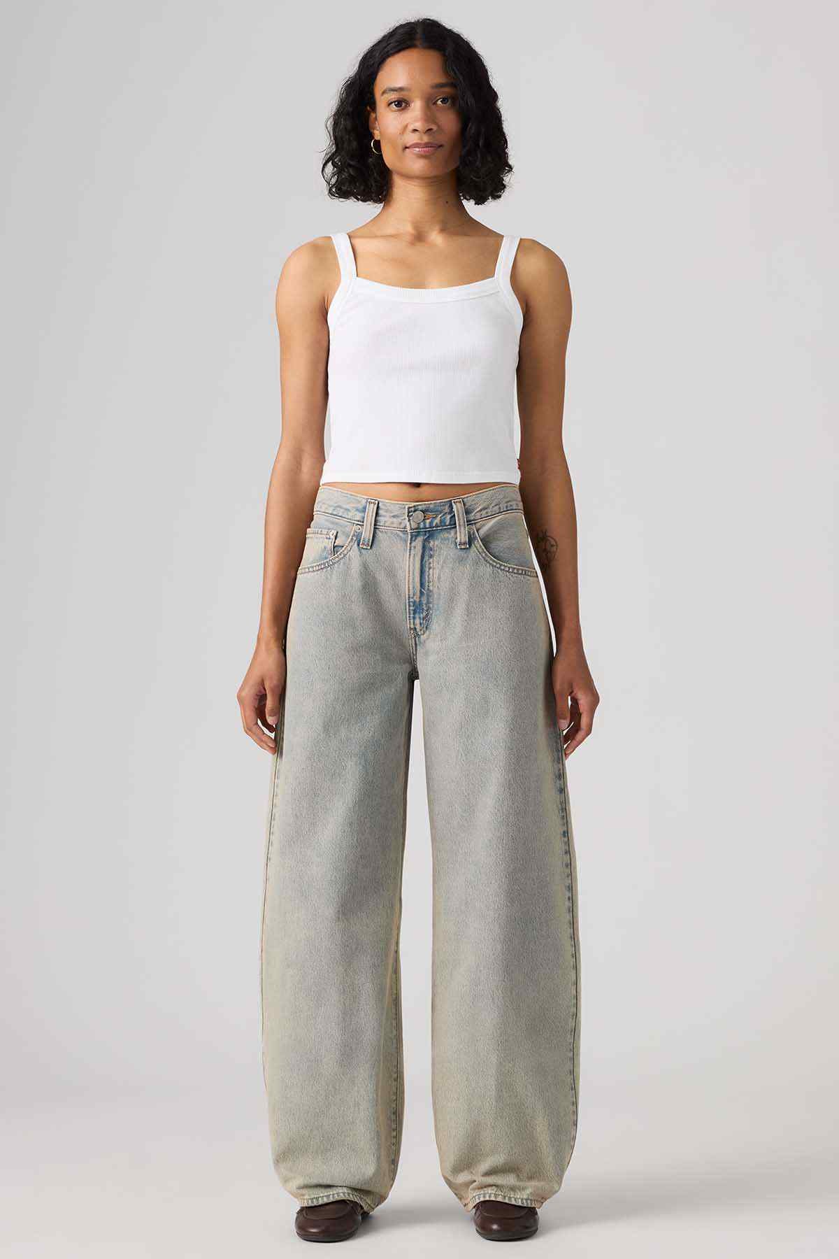 Levi's white camisole and light gray wide-leg jeans, front view