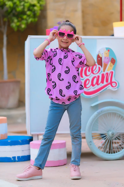 Dhaga kids purple swirl-print T-shirt and light blue denim jeans