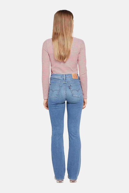 Med indigo denim jeans, back yoke and pockets, straight leg fit