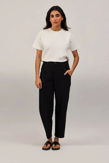 Black cropped trousers with front button and slanted side pockets