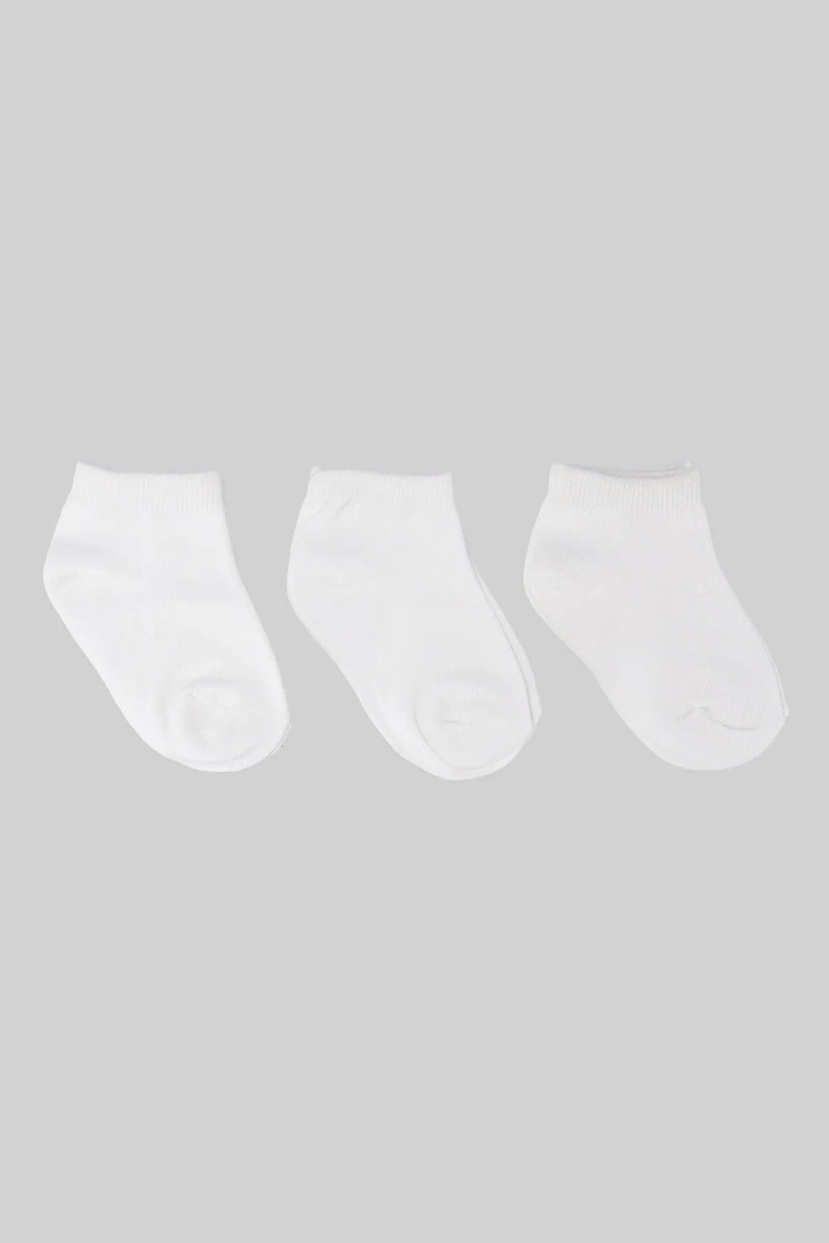 Set of three white baby socks, ribbed cuffs and rounded toe