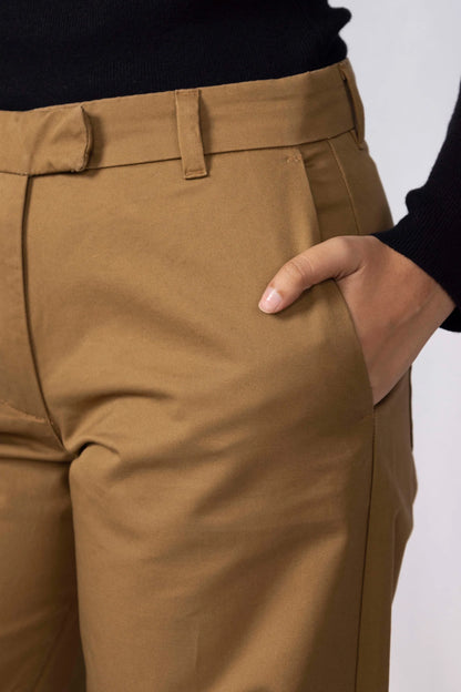 Camel pants with side pocket and belt loop at waist