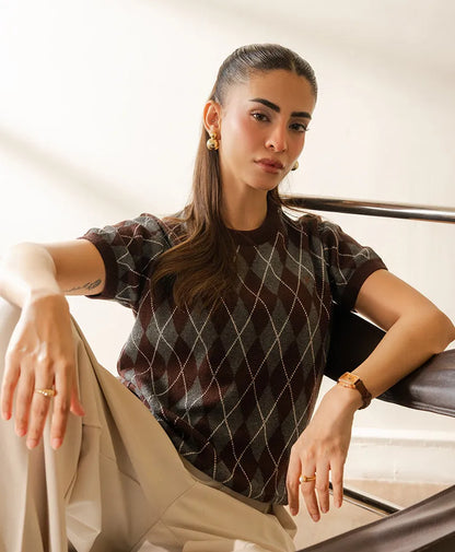 Fitted argyle knit top with short sleeves, dark base, white diamond lattice pattern