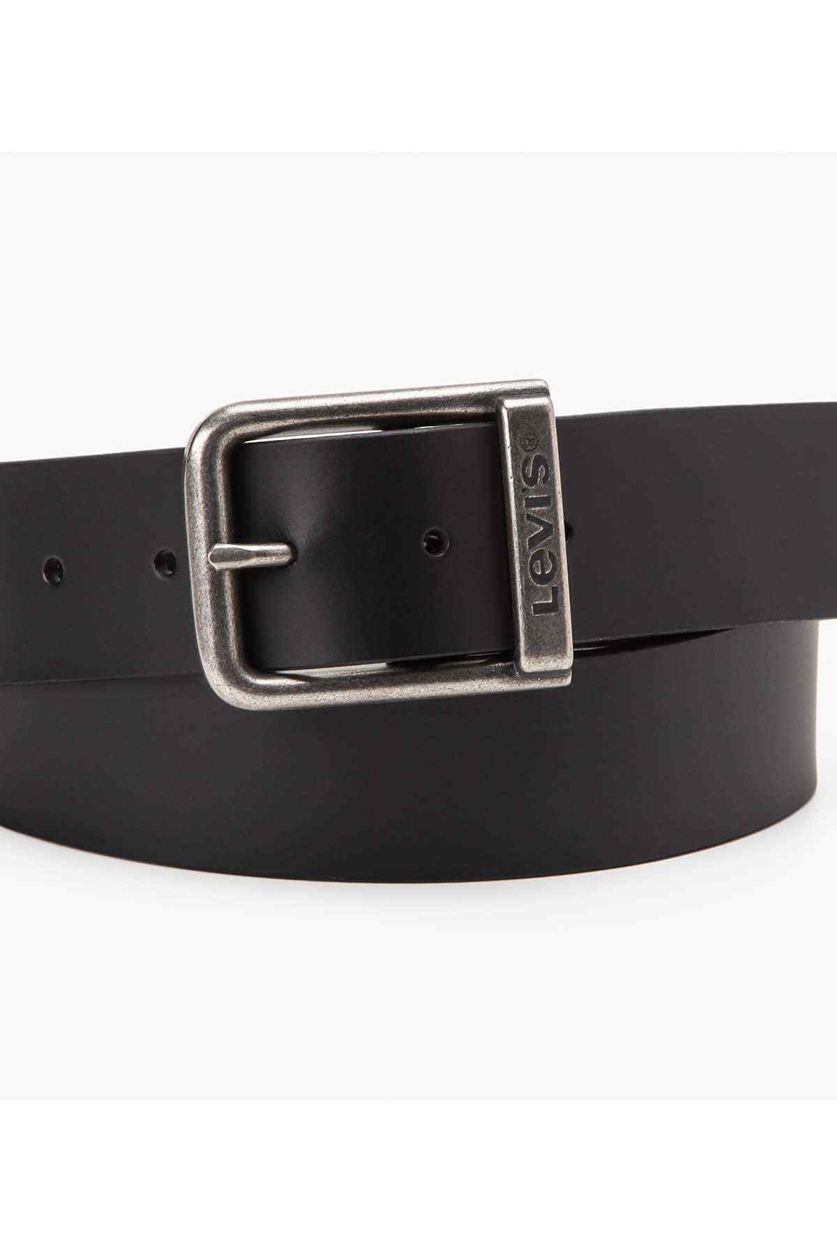 Black leather-look belt with square metal buckle and Levi's logo