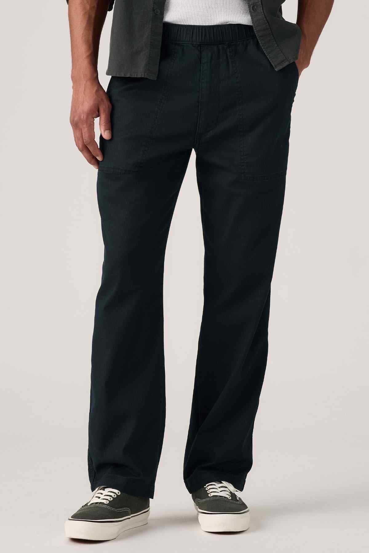 Men's Levi's dark pants with belt loops and sneakers, leg detail