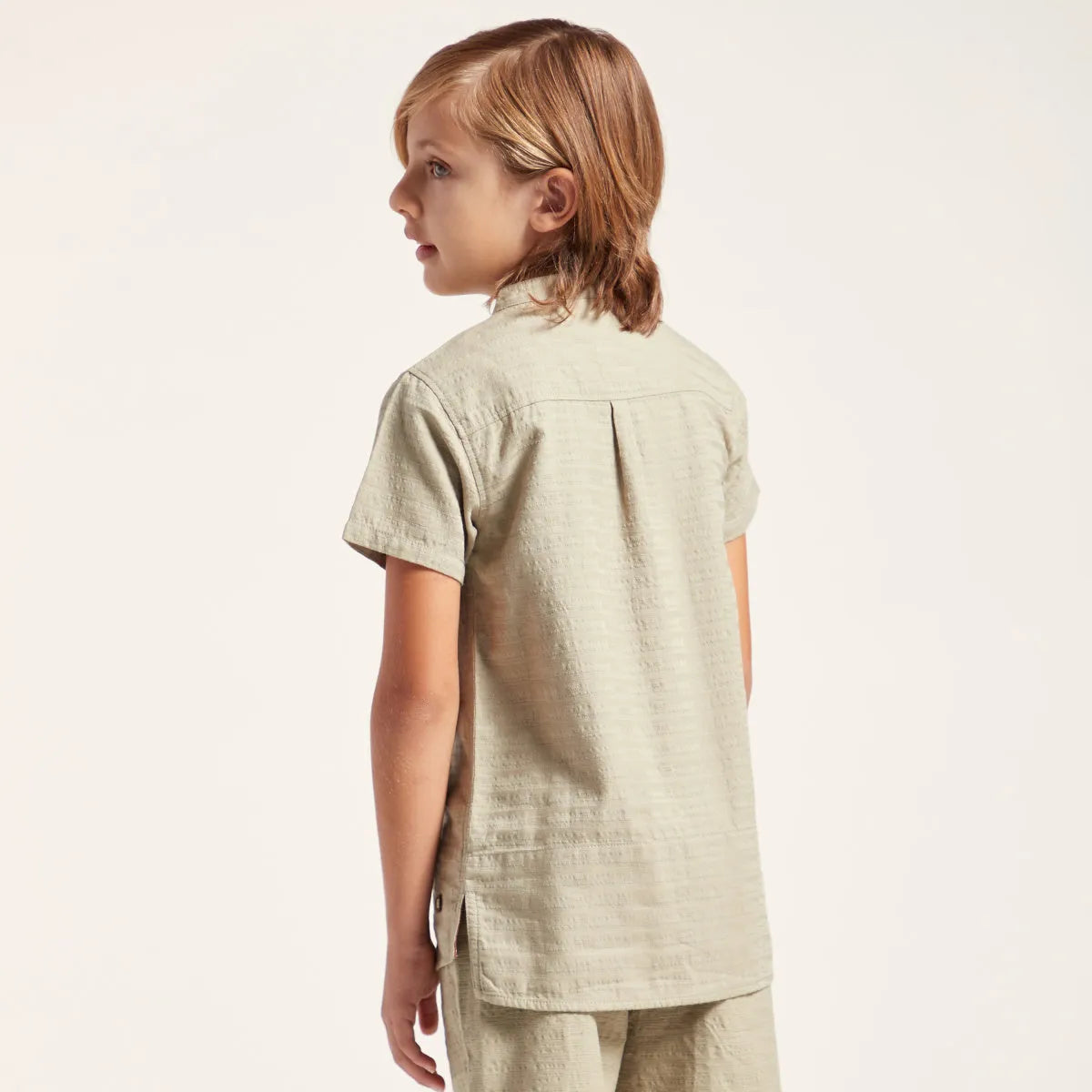 Children's light green short-sleeve shirt and shorts set, back view