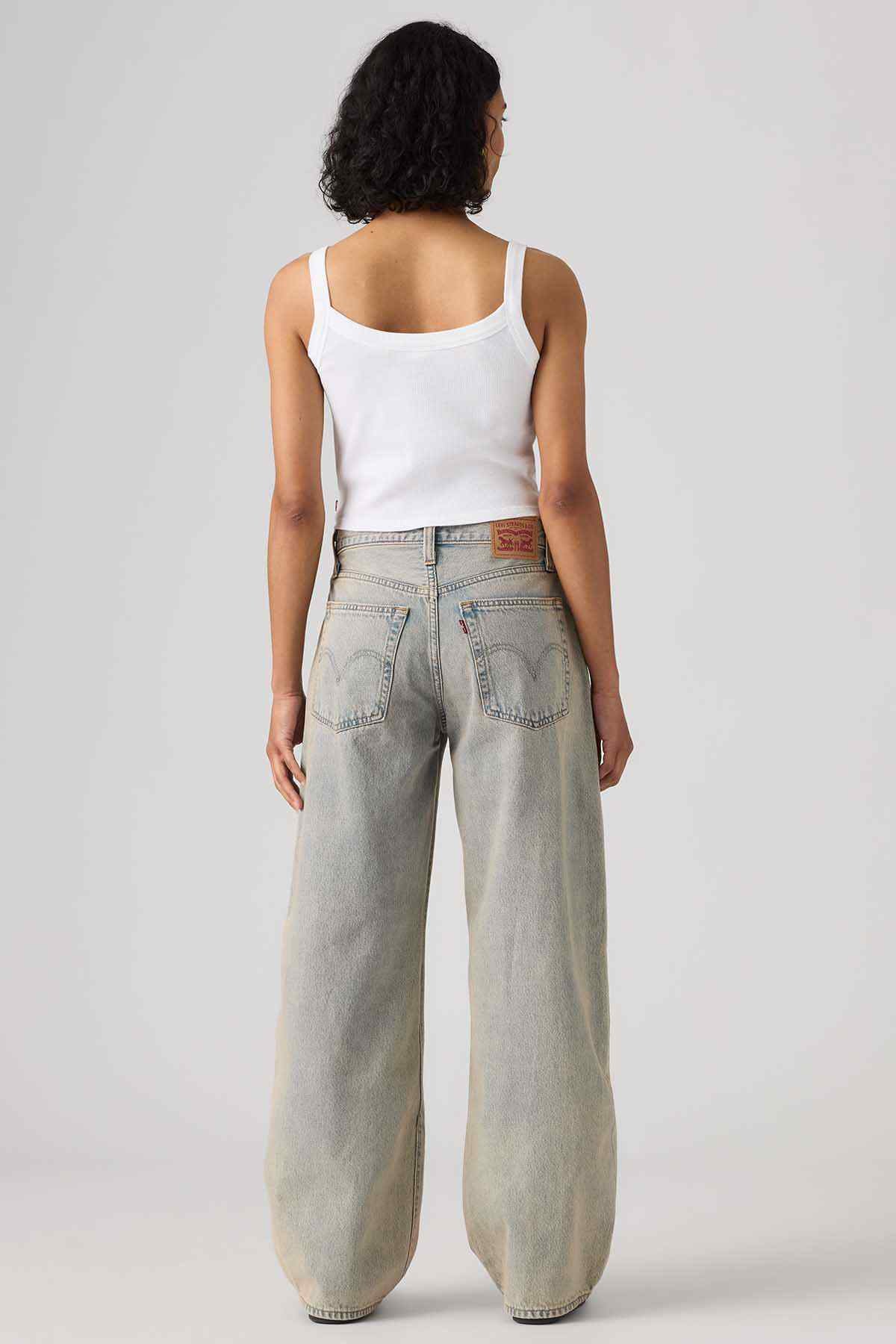 Levi's white camisole and light gray wide-leg jeans, back view