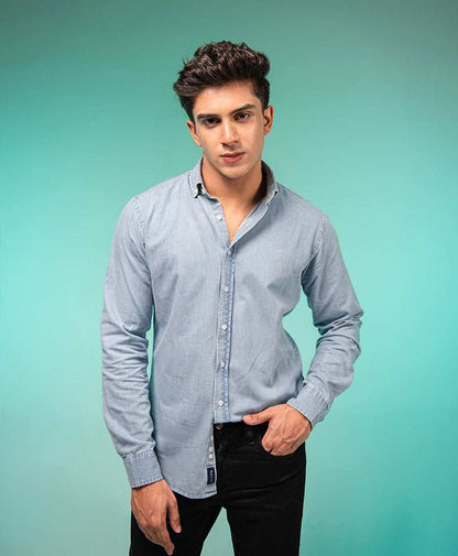 Fitted light blue button-up shirt with long sleeves and button front