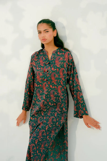 Teal and red paisley long dress with V-neck and 3/4 sleeves, straight fit
