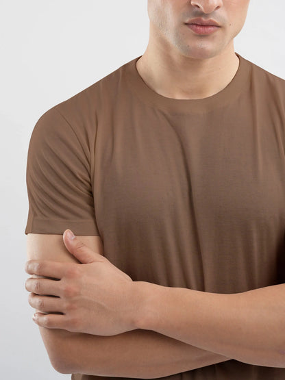 Brumano brown crew-neck T-shirt with short sleeves, close-up
