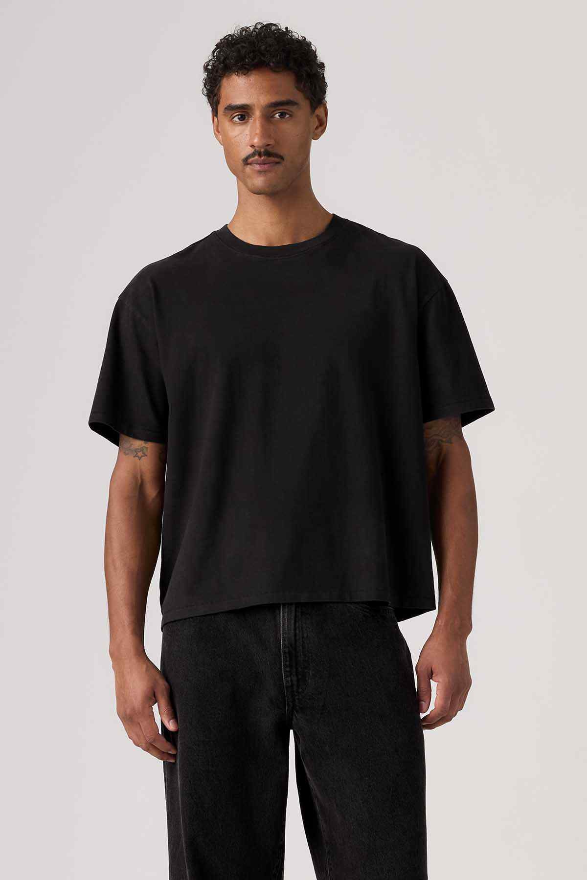 Men's black crewneck short-sleeve T-shirt, relaxed fit