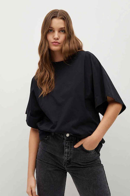 Black short-sleeve T-shirt with crew neck and relaxed boxy fit