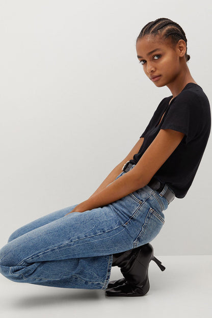 Black V-neck short-sleeve T-shirt, seated side view
