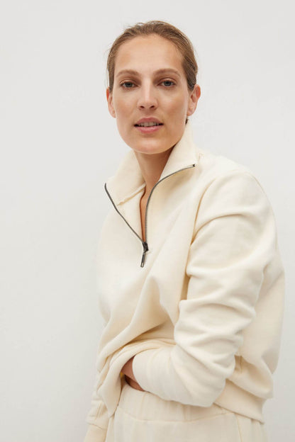 Ecru quarter-zip fleece top with contrast piping and zipper pull