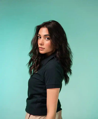 Dark green fitted polo shirt with short sleeves and pointed collar, side view