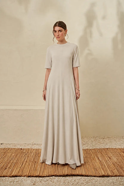 Licci beige crew-neck maxi dress with short sleeves and flowing skirt