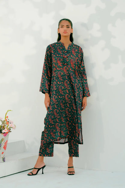 Teal and red paisley long dress with buttoned V-neck, 3/4 sleeves and tiered hem