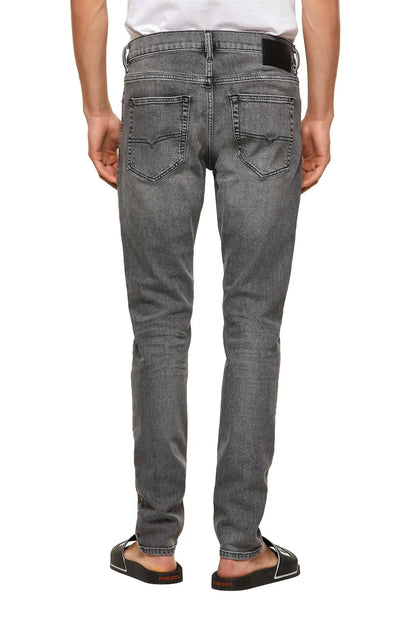 Light gray denim jeans, straight fit with 5-pocket construction and button fly