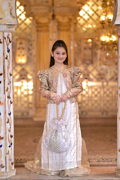 Qurratulain saqib - AK Galleria