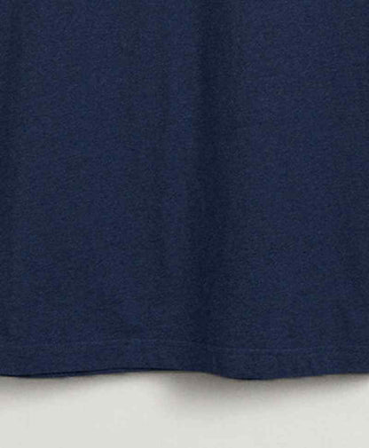 Navy fitted T-shirt fabric and curved hem close-up