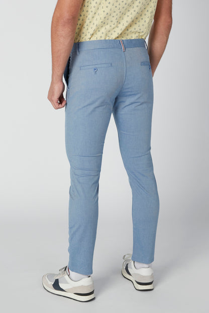 Light blue jeans with back pockets and stitched seams