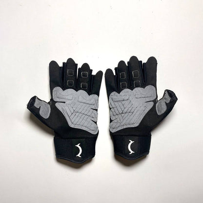 Training gloves in black with gray palm padding and knuckle straps